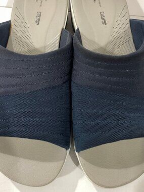 Womens Sz 9.5 M Clarks Cloudsteppers Arla Peyton Navy Blue Slides Sandals Shoes